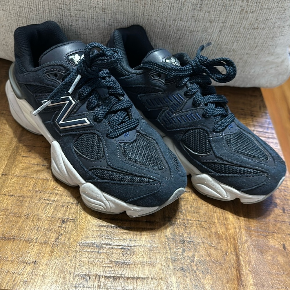 New balance 9060 boys size 4.5